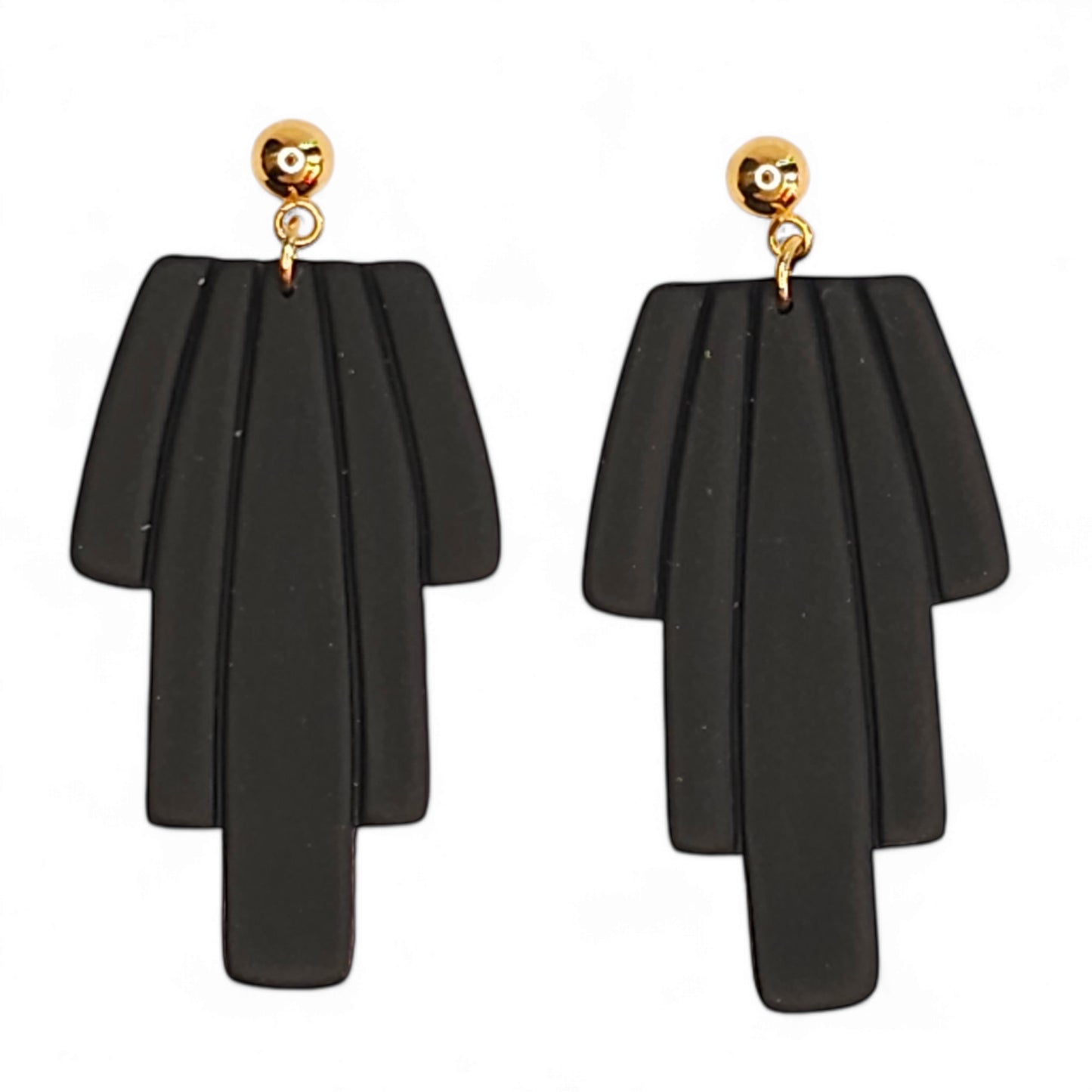 Σκουλαρίκια κρεμαστά μαύρα γεωμετρικά με επιχρυσωμένες ατσάλινες μπίλιες