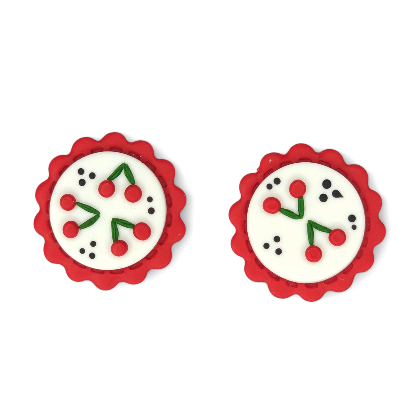 Καρφωτά σκουλαρίκια στρογγυλά κερασάκια σε λευκό φόντο με κόκκινη δαντέλα