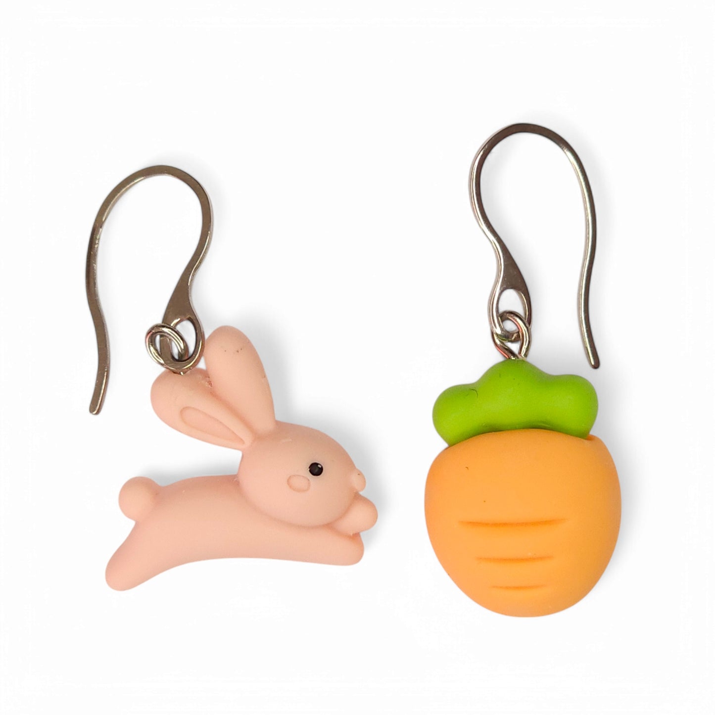Ανόμοια κρεμαστά σκουλαρίκια ροζ λαγός και πορτοκαλί καρότο