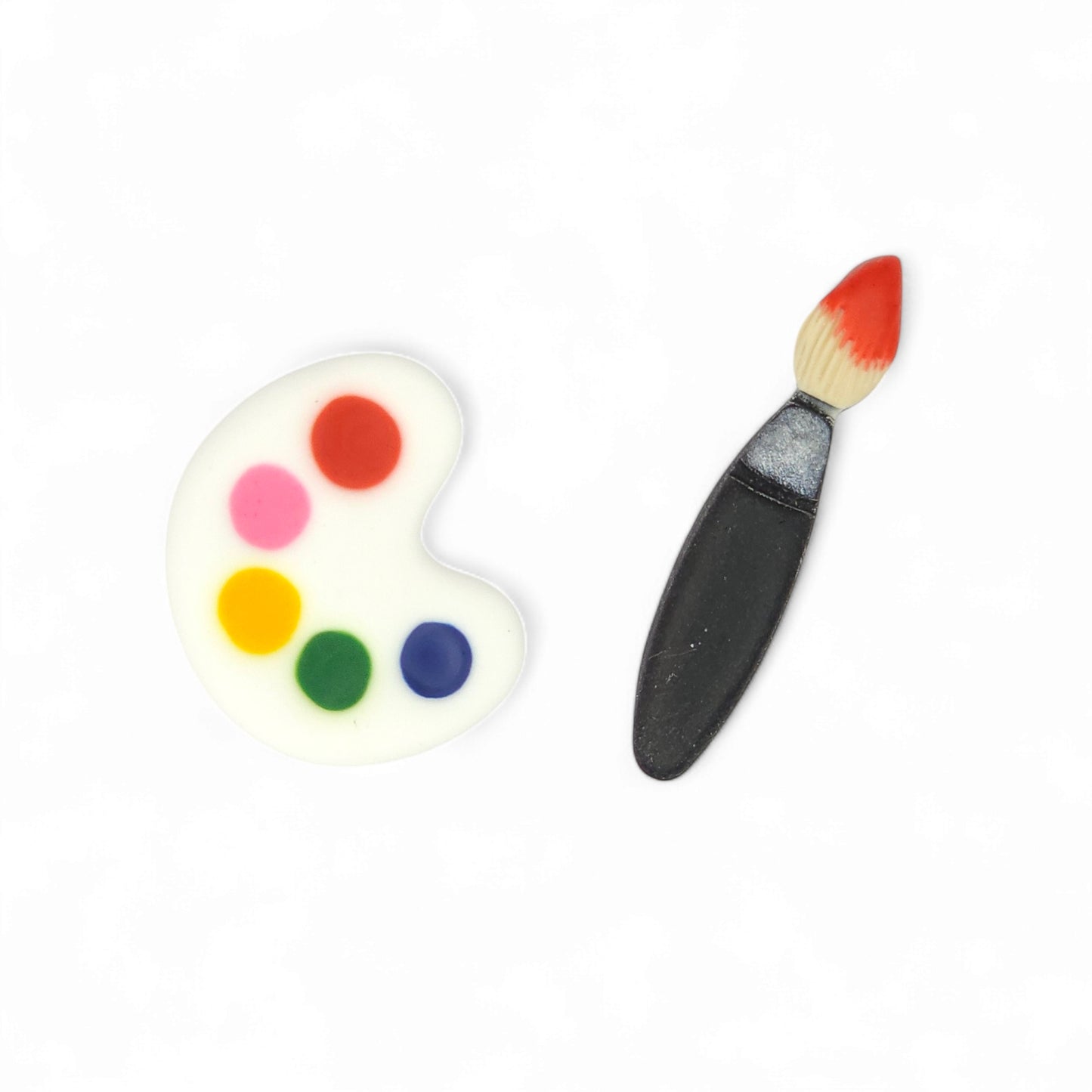 Ανόμοια καρφωτά σκουλαρίκια λευκή παλέτα ζωγραφικής και πινέλο από πολυμερικό πηλό