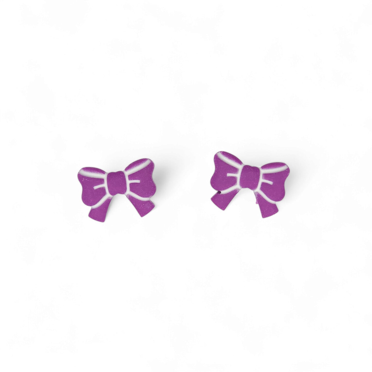 Μικρά καρφωτά σκουλαρίκια μωβ φιογκάκια από πολυμερικό πηλό