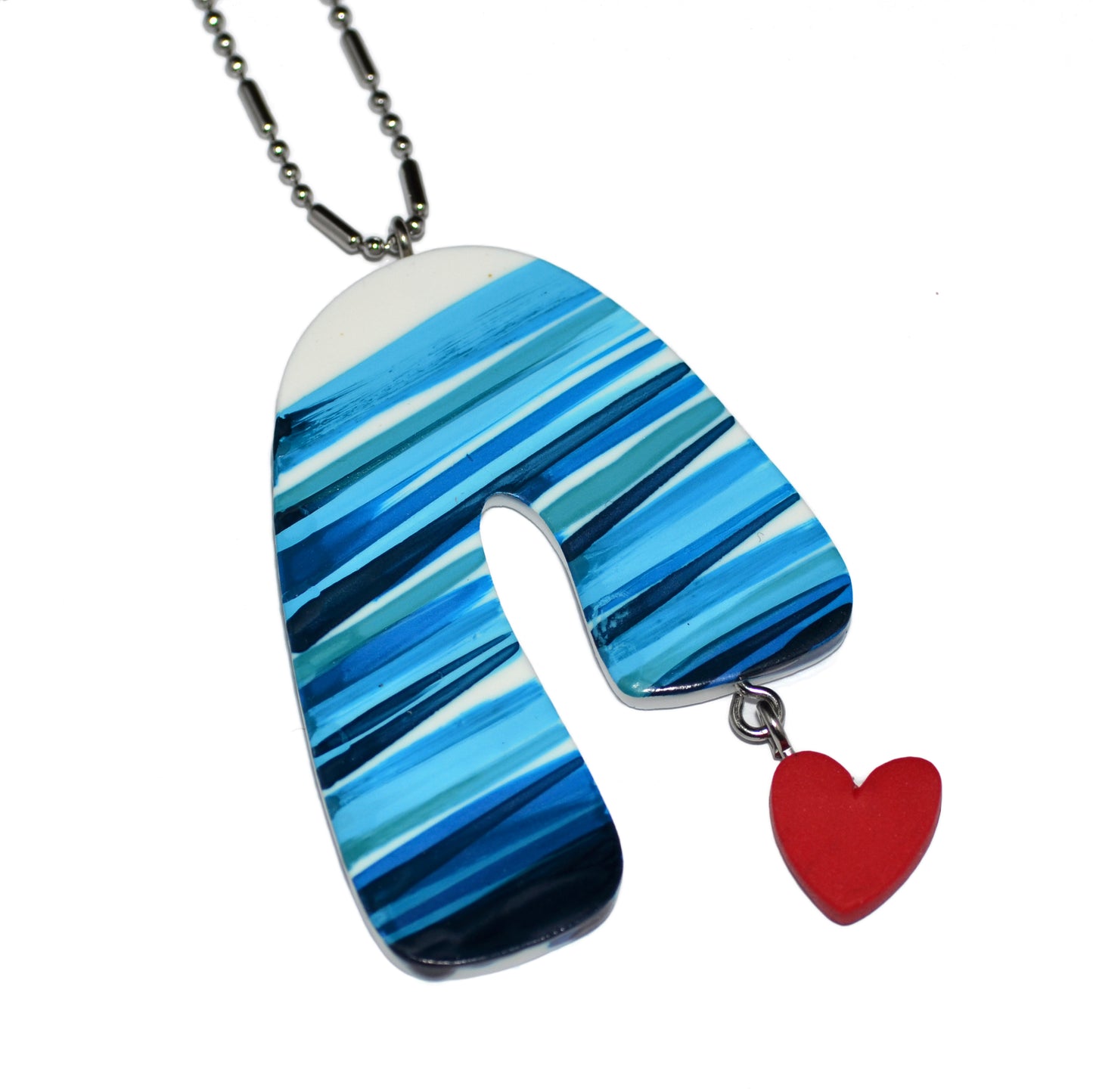 Μακρύ κολιέ με ιδιαίτερο κόψιμο ριγέ τυρκουάζ με κρεμαστή κόκκινη καρδιά και ατσάλινη αλυσίδα