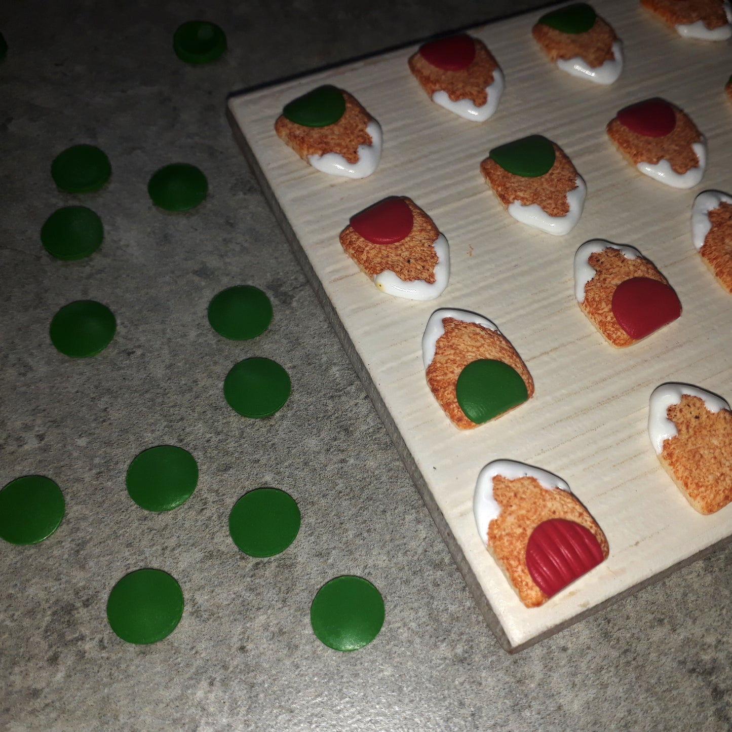 Σπιτάκια χριστουγεννιάτικα μπισκότα ανόμοια καρφωτά σκουλαρίκια