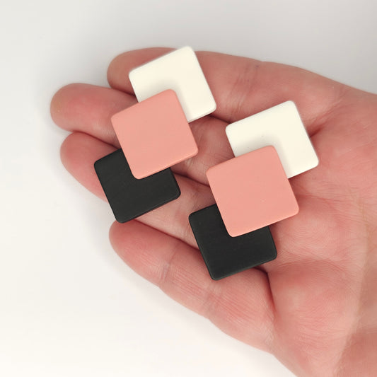 Σκουλαρίκια μεγάλα καρφωτά ροζ μαύρο άσπρο από πολυμερικό πηλό