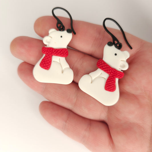 Κρεμαστά σκουλαρίκια πολικές αρκούδες με κόκκινα κασκόλ από πολυμερικό πηλό