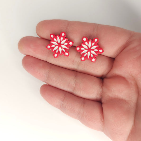 Χριστουγεννιάτικα καρφωτά σκουλαρίκια κόκκινες χιονονιφάδες από πολυμερικό πηλό