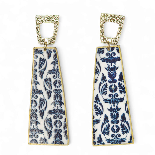 Σκουλαρίκια κρεμαστά ασύμμετρα παραλληλόγραμμα μπλε μεταξοτυπία σε μπαρόκ στυλ