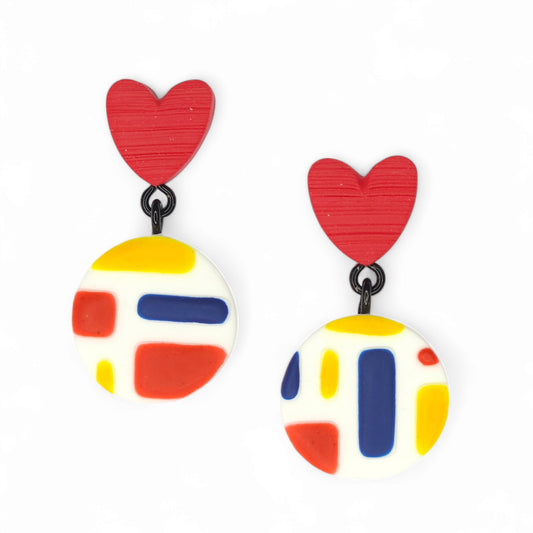 Σκουλαρίκια κρεμαστά στρογγυλά με μοτίβο Mondrian και κόκκινες καρδούλες από πολυμερικό πηλό