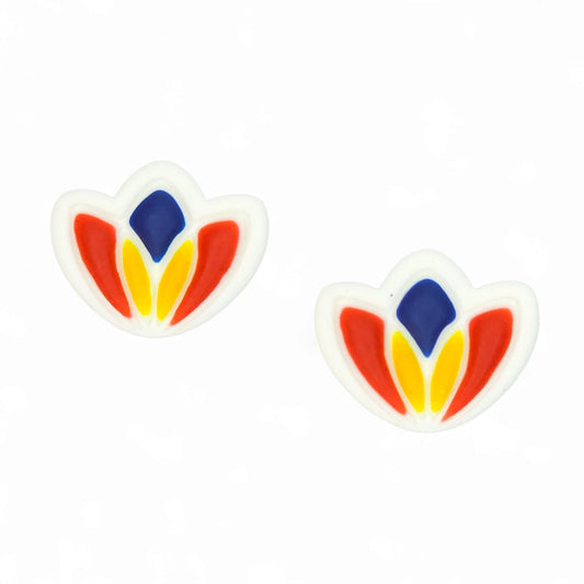 Kαρφωτά σκουλαρίκια λουλούδια σε κόκκινο κίτρινο μπλε από πολυμερικό πηλό