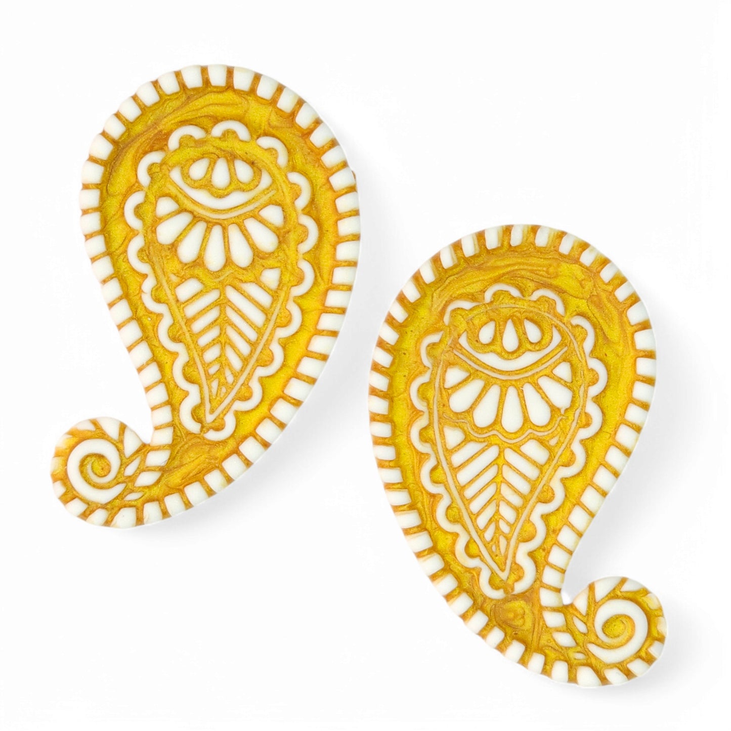 Μεγάλα εντυπωσιακά καρφωτά σκουλαρίκια λαχούρια σε λευκό με χρυσό από πολυμερικό πηλό