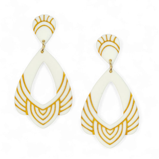 Κρεμαστά σκουλαρίκια κομψά σε λευκό με χρυσό από πολυμερικό πηλό