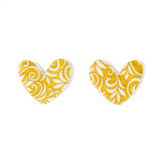 Καρφωτά σκουλαρίκια ανάγλυφες καρδιές σε λευκό με χρυσό από πολυμερικό πηλό
