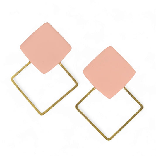 Σκουλαρίκια καρφωτά τετραγωνάκια ροζ σάπιο μήλο ντόνατ από πολυμερικό πηλό με ατσάλινα στοιχεία