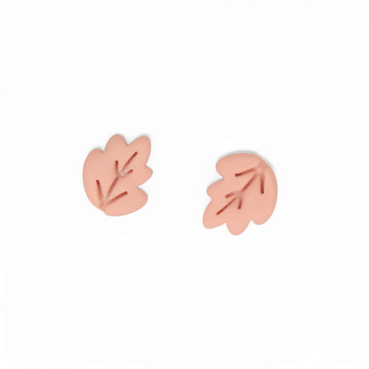 Σκουλαρίκια καρφωτά ροζ σάπιο μήλο φυλλαράκια από πολυμερικό πηλό