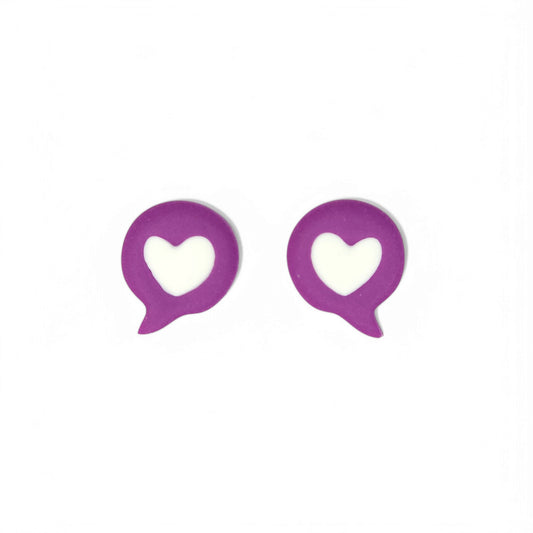 Μικρά καρφωτά σκουλαρίκια μωβ μηνύματα με καρδούλες από πολυμερικό πηλό