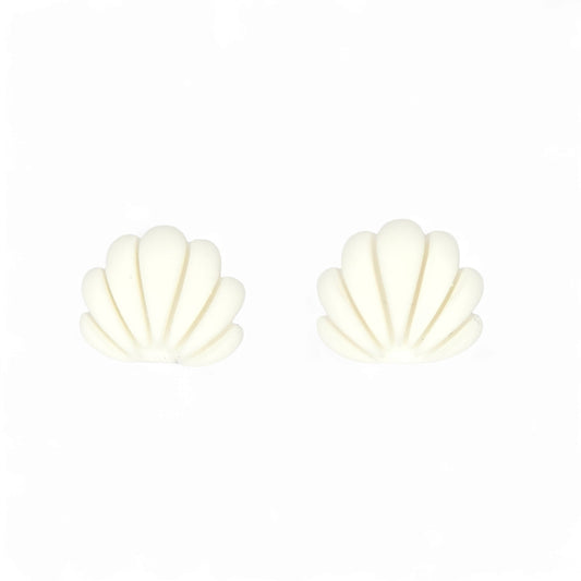 Καλοκαιρινά παιδικά καρφωτά σκουλαρίκια λευκά κοχύλια χτένια από πολυμερικό πηλό