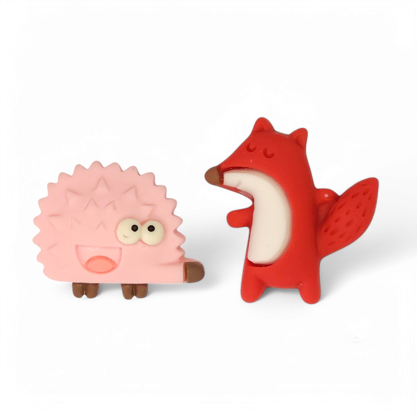 Μεγάλα ανόμοια καρφωτά σκουλαρίκια ροζ σκαντζόχοιρος και κόκκινη αλεπού